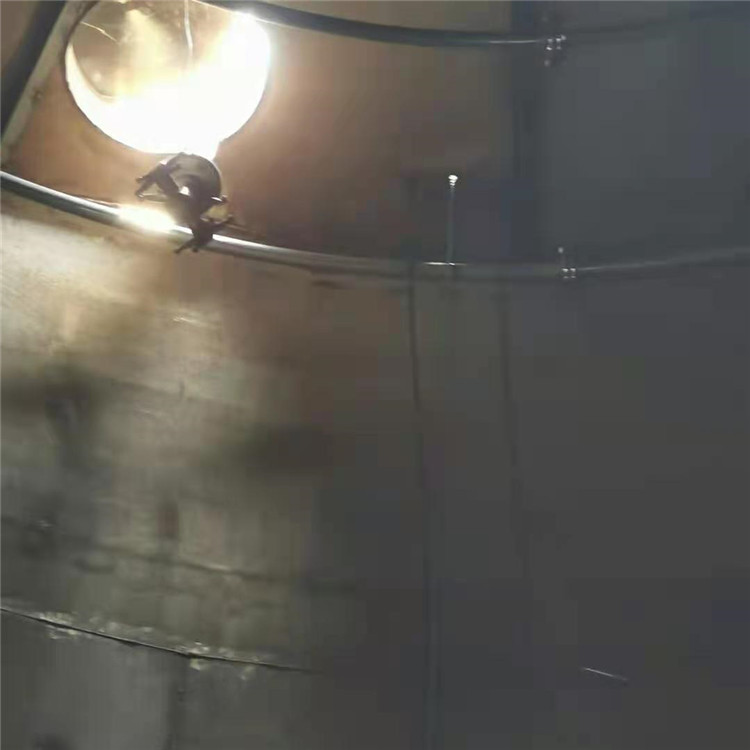 儲罐香蕉视频久久下载3-儲罐四維噴淋香蕉视频久久下载施工，水流量大，噴淋無死角，不搭架，省人工，安全係數高，這也是我公司實用新型技術專利_副本